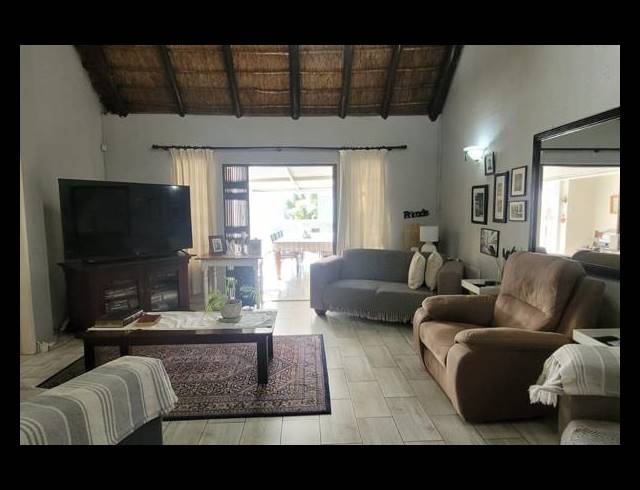 4 BEDROOM FREESTANDING FOR SALE IN ELANDSHAVEN